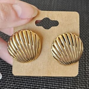 Clip-on Gold Seashell Earrings